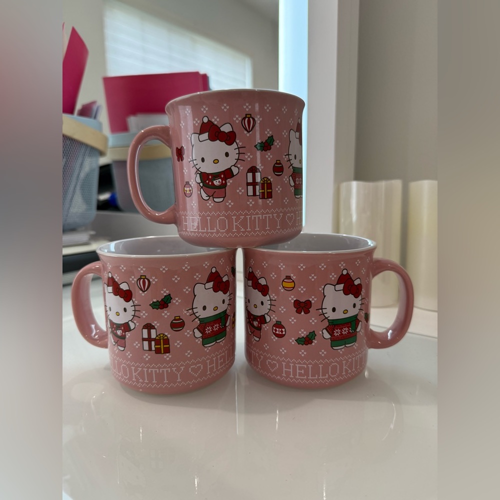 Hello Kitty pink Christmas Mugs (3)